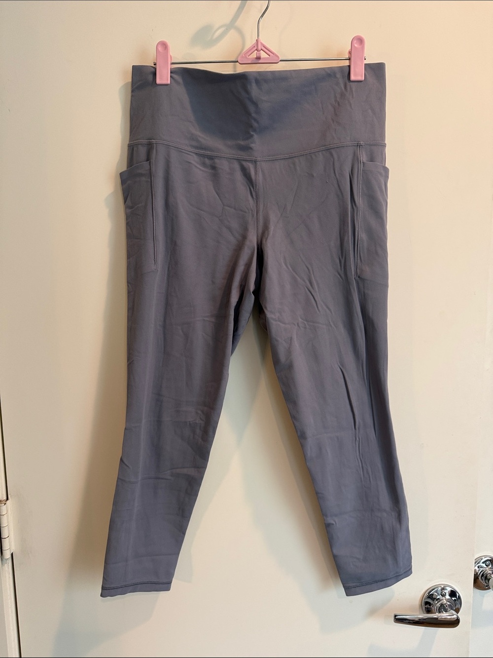 Athleta Salutation Stash Pocket 7/8 Leggings